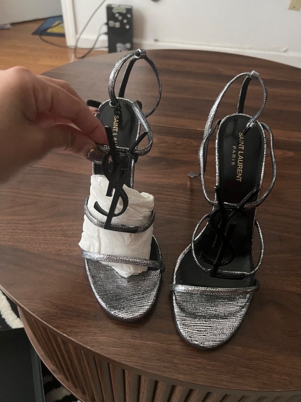 Saint Laurent Cassandra Heels In Metallic Silver Cracked Metal Leather - Picture 3 of 5